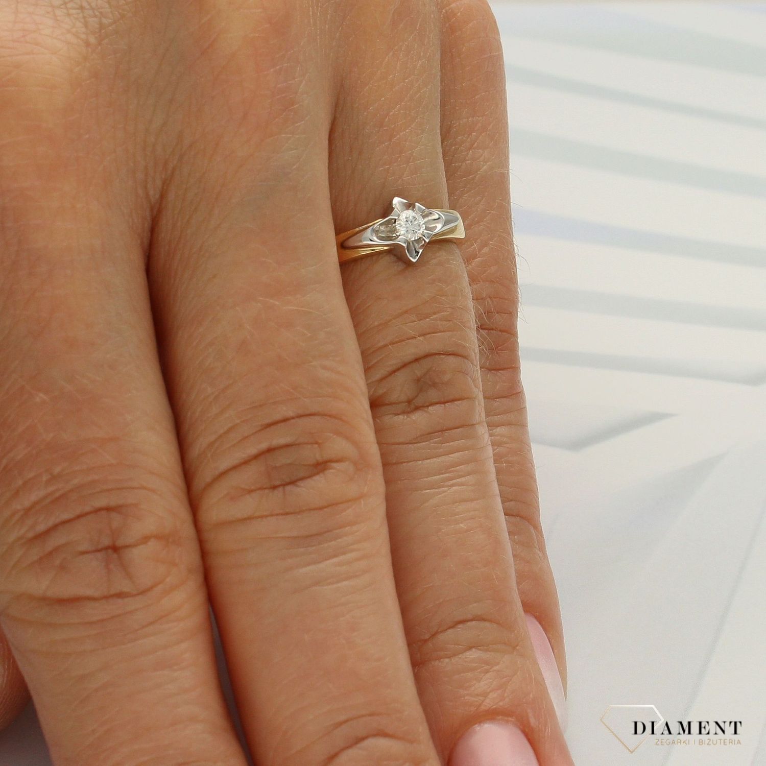 Pierścionek złoty DIAMENT 585, diamenty 0,09 ct 585, diamenty wykonany ze złota próby 585. Pierścionki zaręczynowe ze złota dla wyjątkowej kobiety..jpg